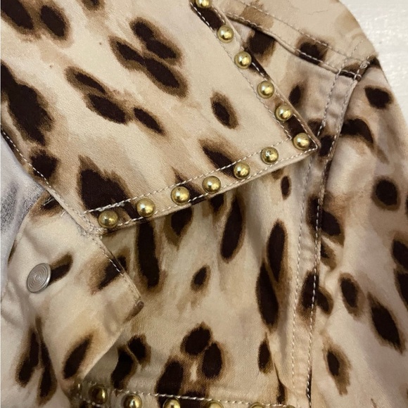 Chico’s Leopard Print Jean Jacket - Picture 4 of 6